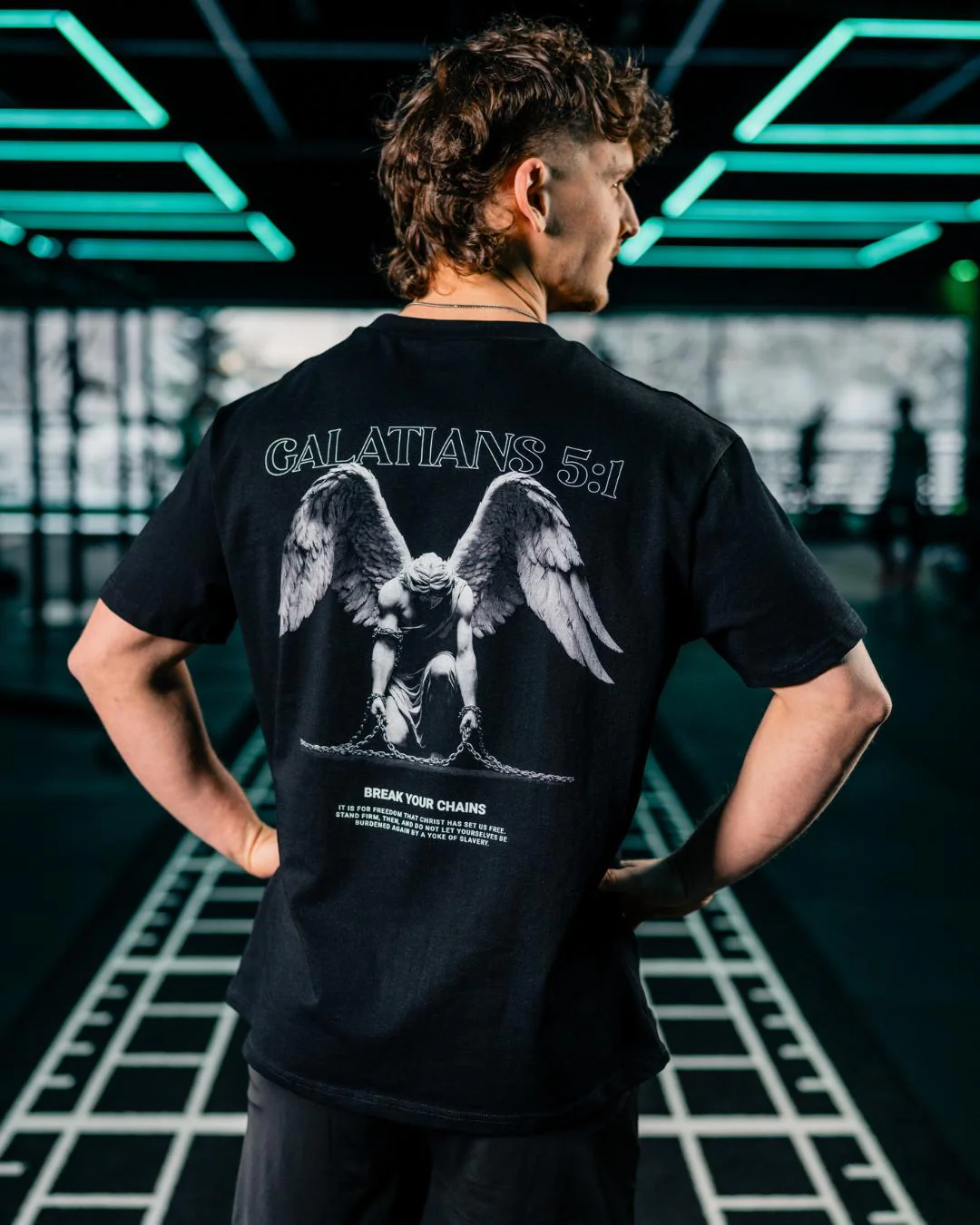 Galatians 5:1 ’Break Your Chains’ Men’s Oversized T-Shirt - Image 5