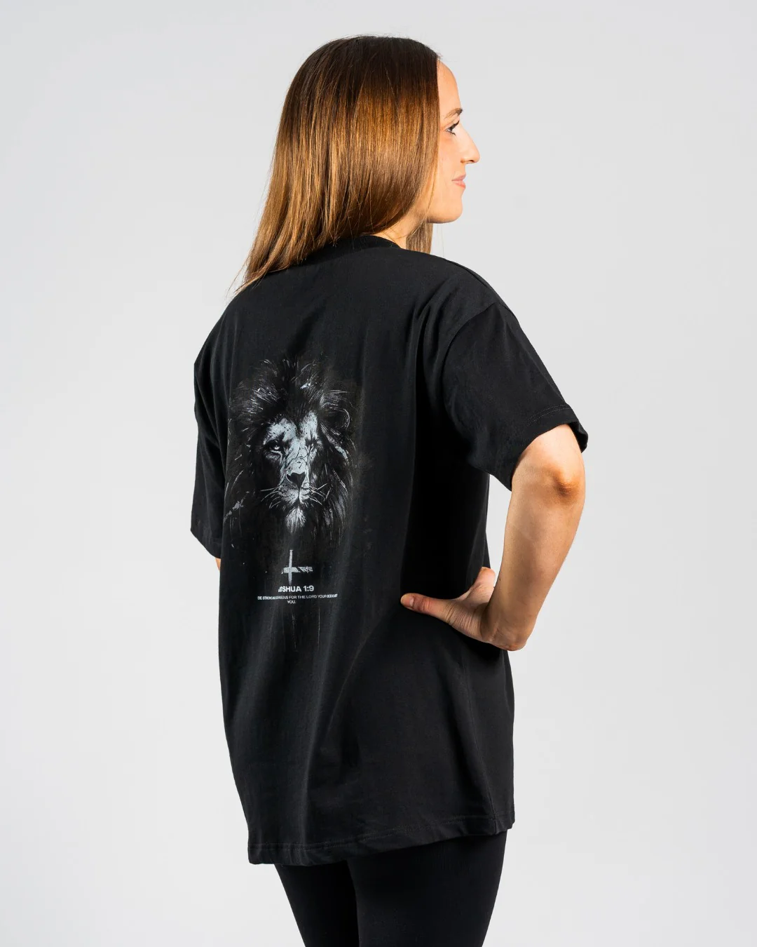 Joshua 1:9 'Lion' Women’s Oversized T-Shirt - Image 4