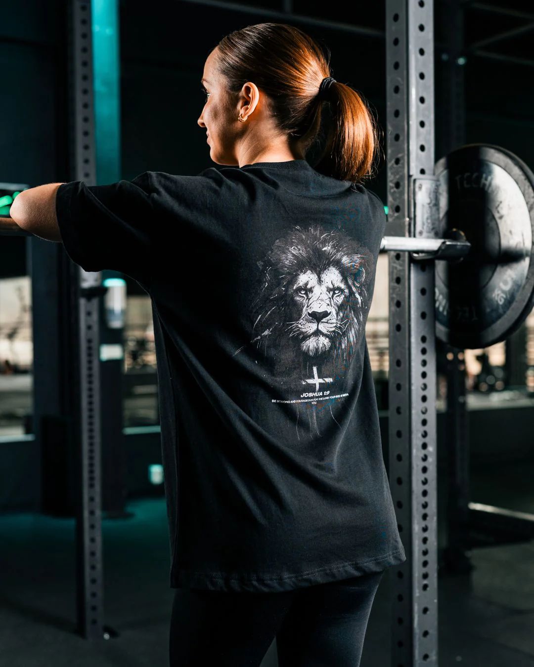 Joshua 1:9 'Lion' Women’s Oversized T-Shirt - Image 6